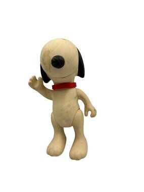 1958 United Feature Syndicate Snoopy Figurine Plastic Red Collar